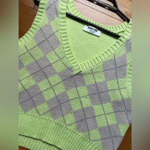 Argyle cropped knit vest